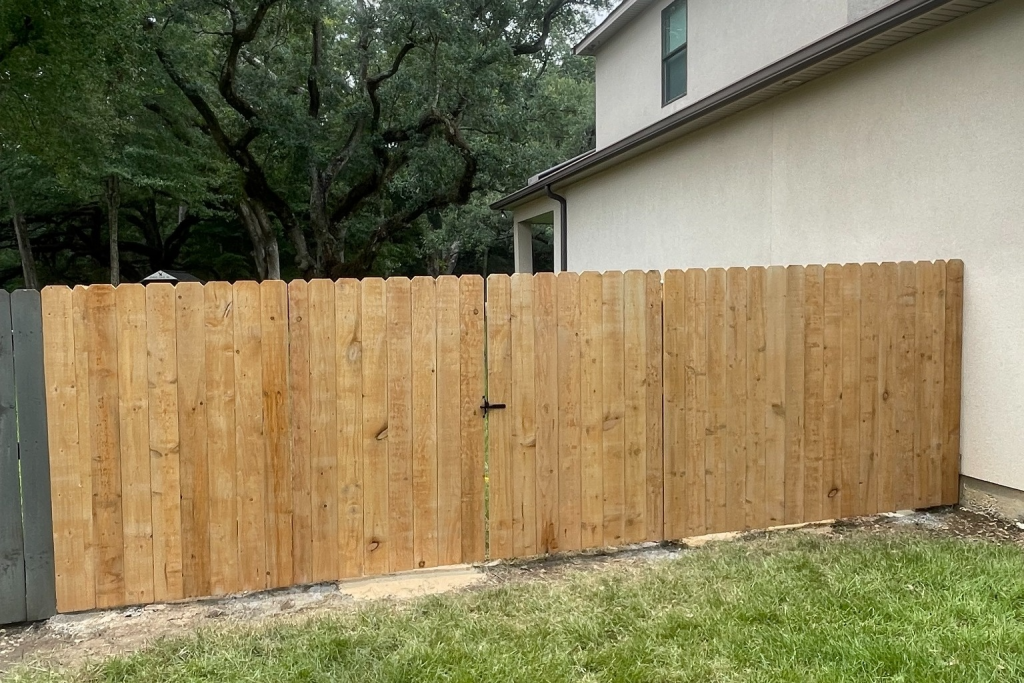 Cedar privacy fence 8' double gate installed in Nottoway subdivision in Covington, Louisiana