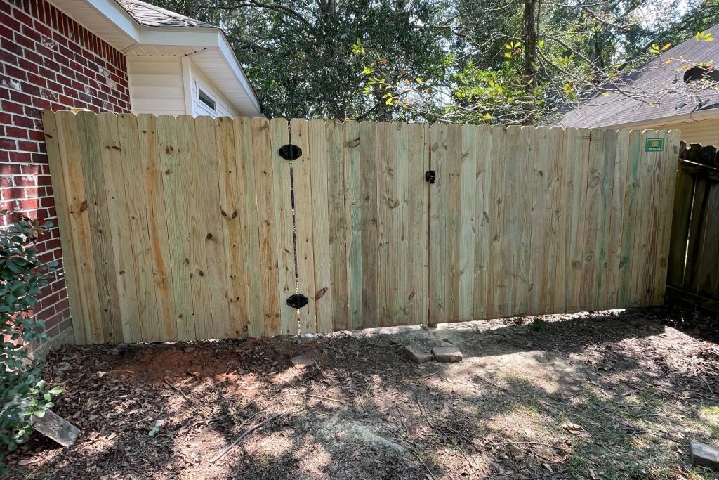 Pool-code pine privacy fence gate with self-closing hinges in Myrtle Cove, Madisonville, Louisiana
